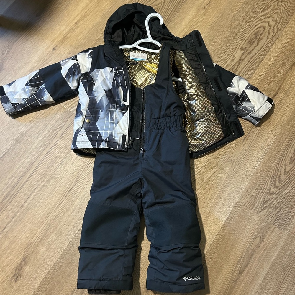 Columbia Black & Gray Geometric Kids Snow Set